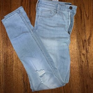 HOLLISTER LIGHT WASH ULTRA HIGH RISE JEANS